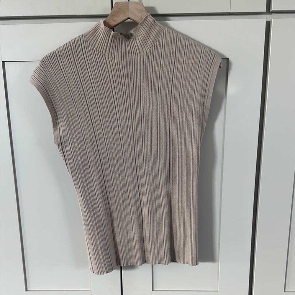 Calligraphie Ribbed Sleeveless Top in Beige